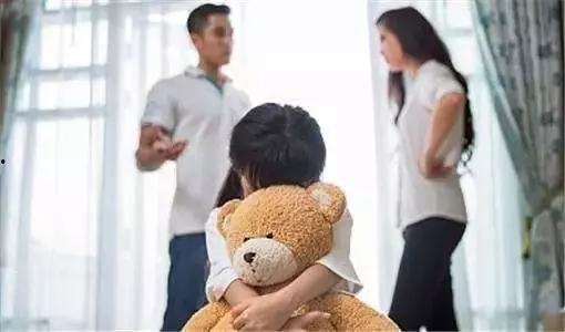 小孩吵架家长吃瓜